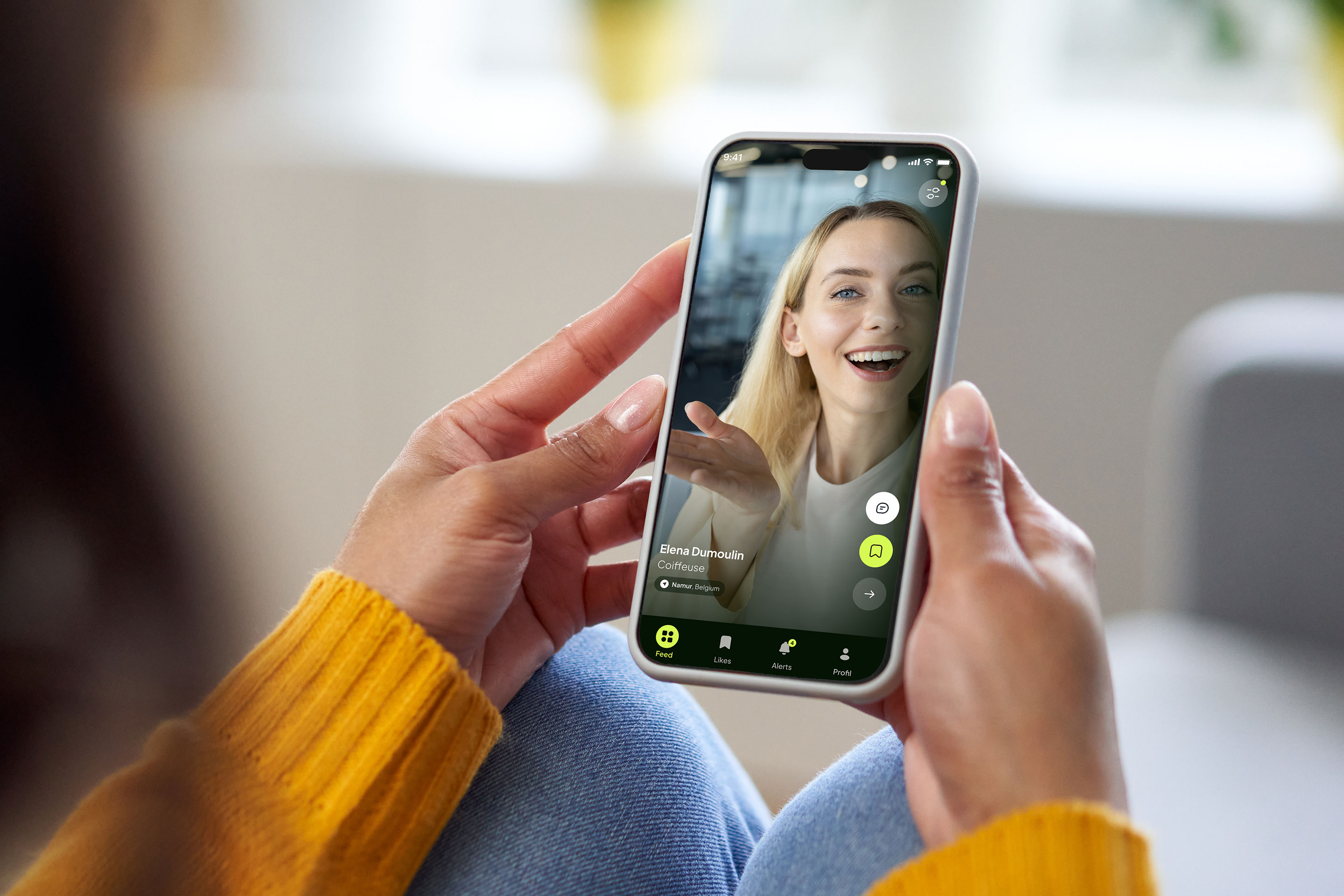 Een recruiter bekijkt het profiel van een kandidaat in de Spotly-app.